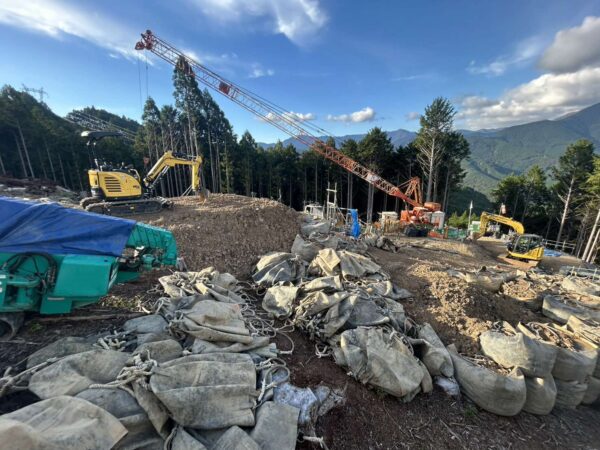 送電線鉄塔基礎工事